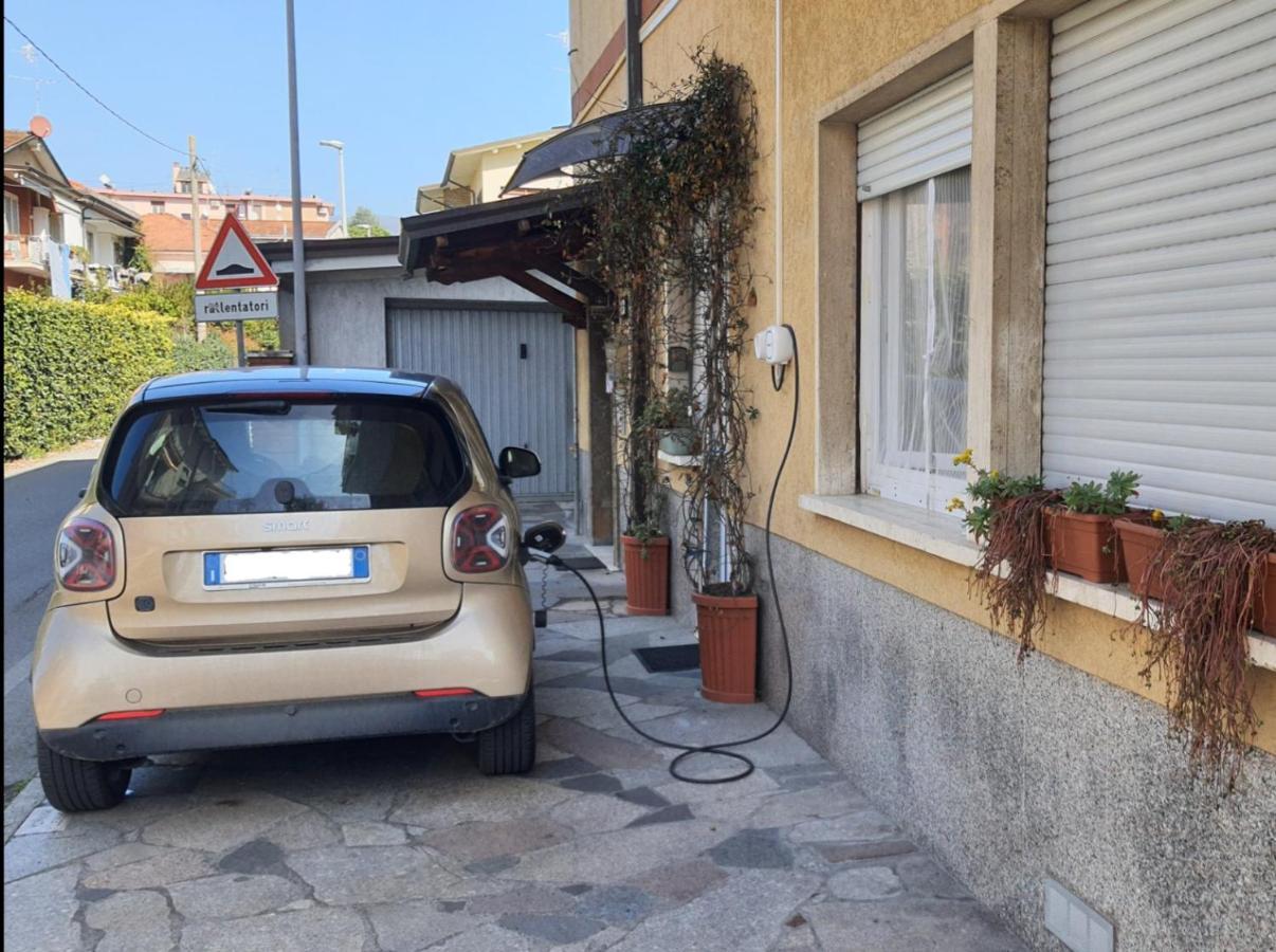 Le Camere Di Sabrina Con Bagno In Camera Sarzana Exterior foto